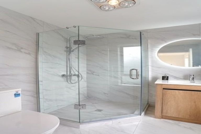 Photo of property in 4b Unsworth Drive, Unsworth Heights, Auckland, 0632