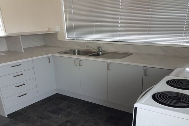 Photo of property in 30a Simons Street, Moturoa, New Plymouth, 4310