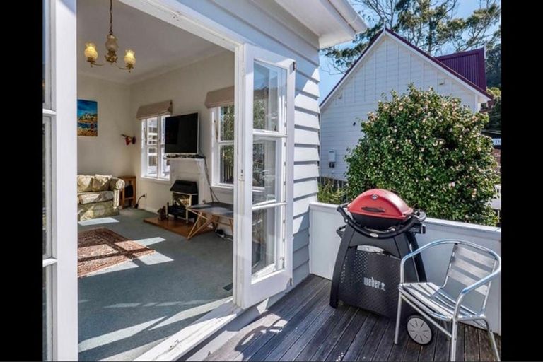 Photo of property in 6 Station Road, Khandallah, Wellington, 6035