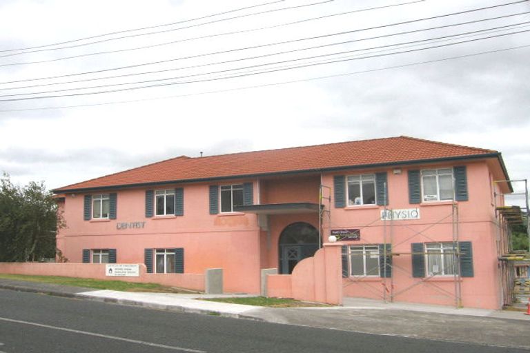 Photo of property in 4 Peach Road, Glenfield, Auckland, 0629