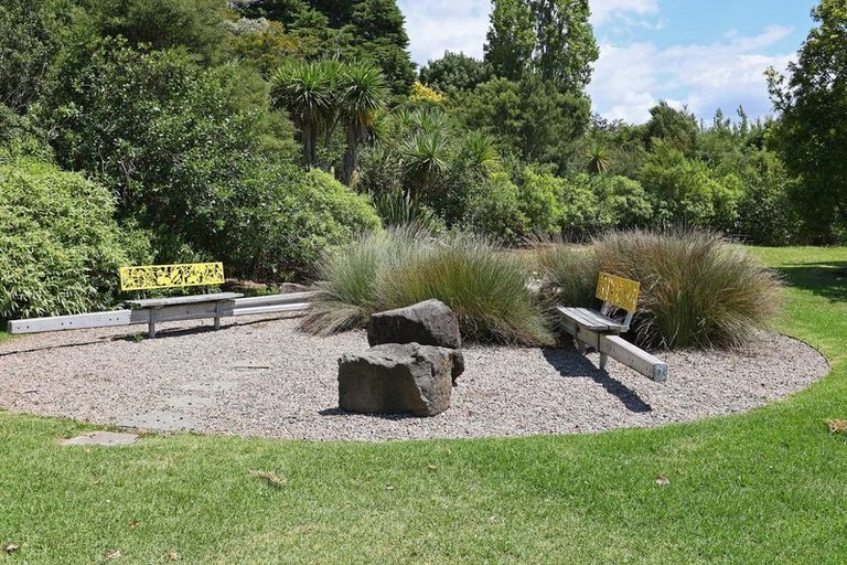 Photo of property in 70 Savoy Road, Glen Eden, Auckland, 0602