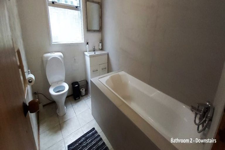 Photo of property in 84a Marine Parade, Mellons Bay, Auckland, 2014