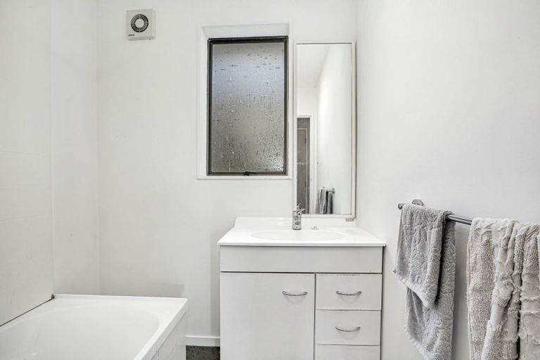 Photo of property in 2 Harold Grove, Stokes Valley, Lower Hutt, 5019