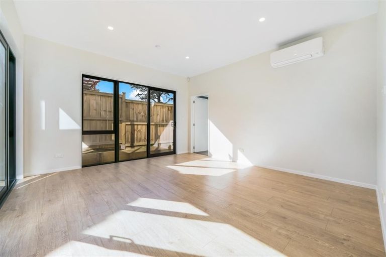 Photo of property in 76a Botany Road, Botany Downs, Auckland, 2010