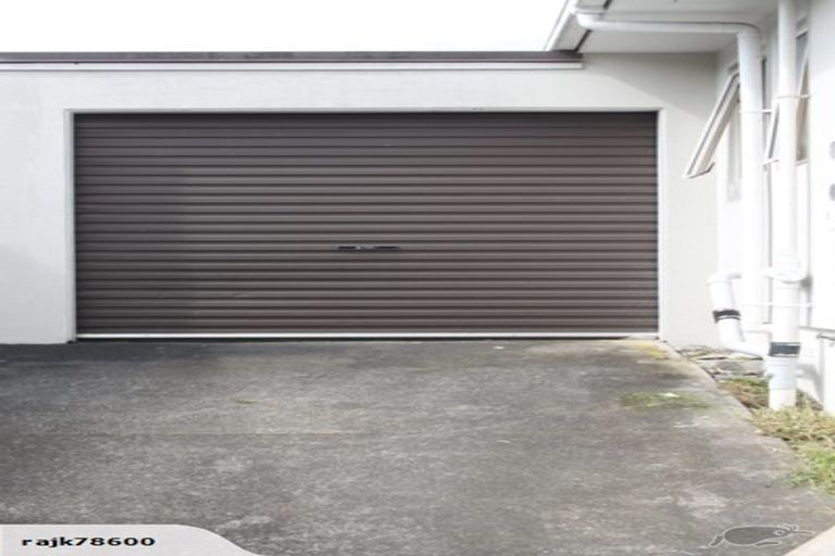 Photo of property in 1/49 Sungrove Rise, Sunnyvale, Auckland, 0612