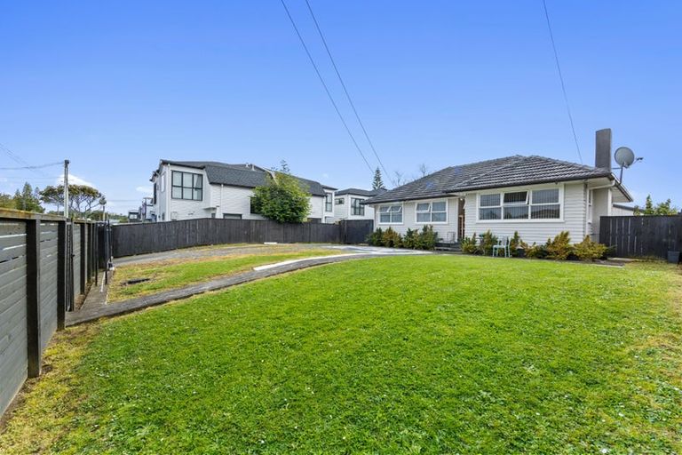 Photo of property in 19 Awatere Street, Clover Park, Auckland, 2023