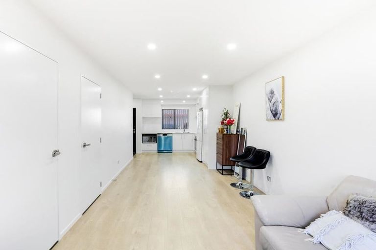 Photo of property in 17 Valour Lane, Papakura, 2110