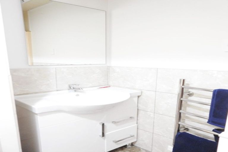 Photo of property in 64 De Quincey Terrace, Highland Park, Auckland, 2010