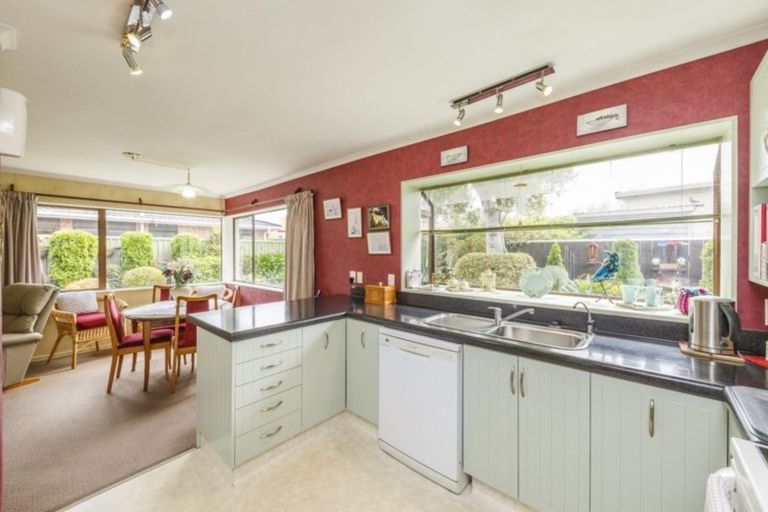 Photo of property in 12 Fraser Court, Roslyn, Palmerston North, 4414