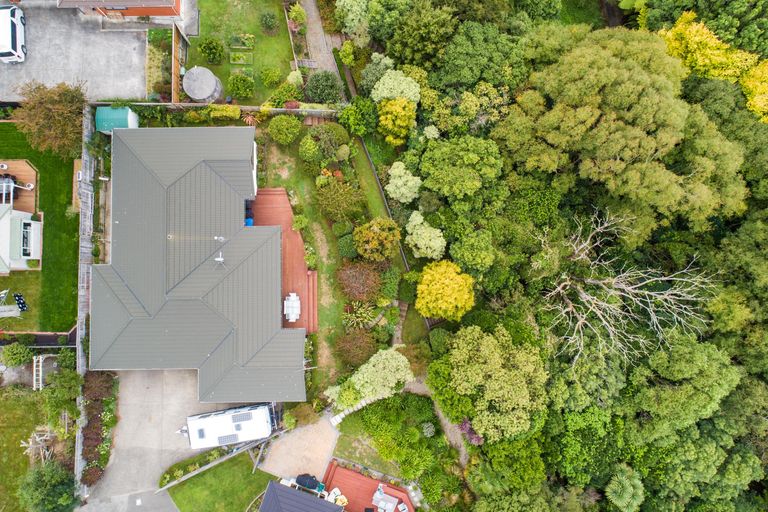 Photo of property in 15 Greenwood Place, Fitzherbert, Palmerston North, 4410
