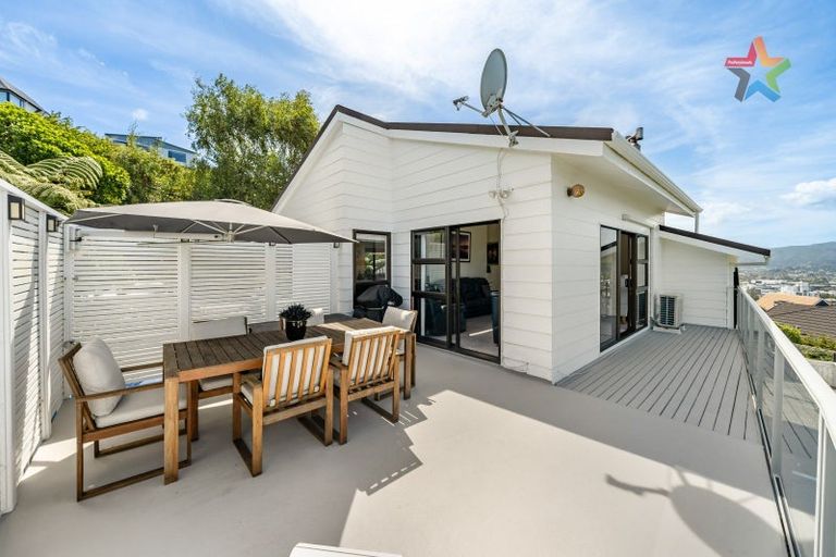 Photo of property in 18 Jacaranda Grove, Maungaraki, Lower Hutt, 5010