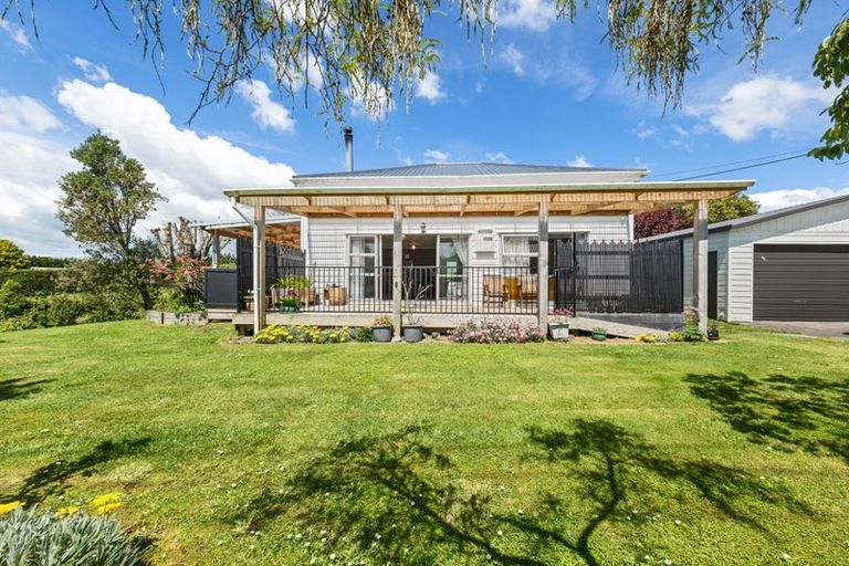 Photo of property in 20 Dudley Road Lower, Inglewood, 4386