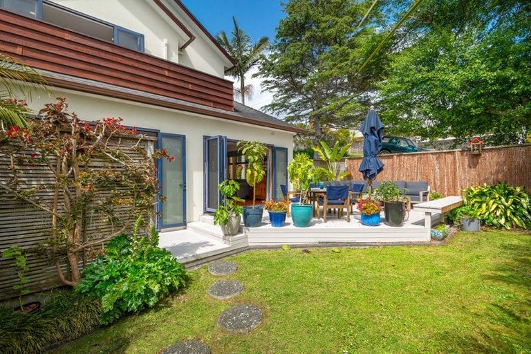 Photo of property in 18 Beulah Avenue, Rothesay Bay, Auckland, 0630