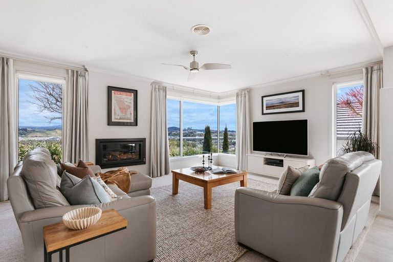 Photo of property in 30 Broadwater Close, Pyes Pa, Tauranga, 3112