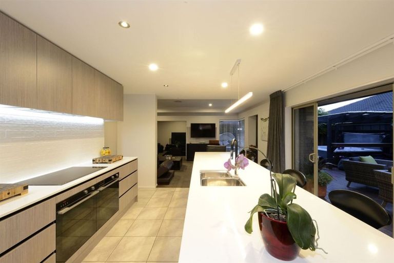 Photo of property in 43 Putake Drive, Parklands, Christchurch, 8083