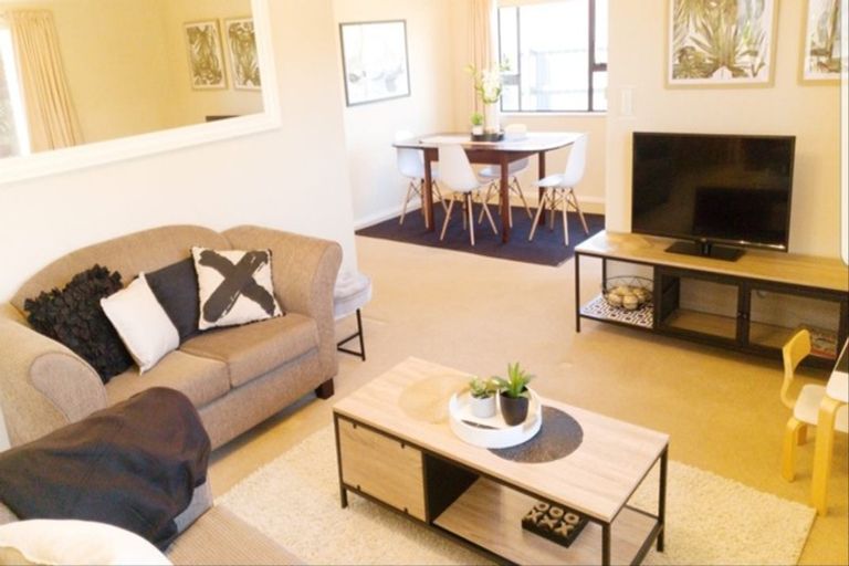 Photo of property in 8 Jasmine Avenue, Dinsdale, Hamilton, 3204