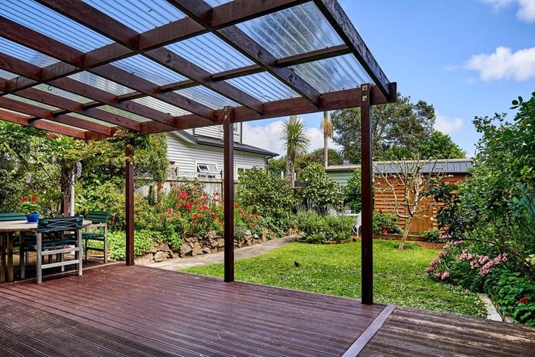 Photo of property in 25 Mahoe Street, Eastbourne, Lower Hutt, 5013