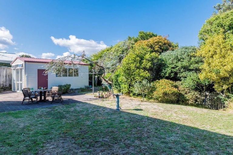 Photo of property in 22 Sunset Terrace, Waikanae Beach, Waikanae, 5036
