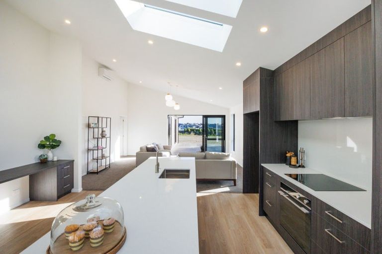 Photo of property in 75 Atlantic Drive, Fitzherbert, Palmerston North, 4410