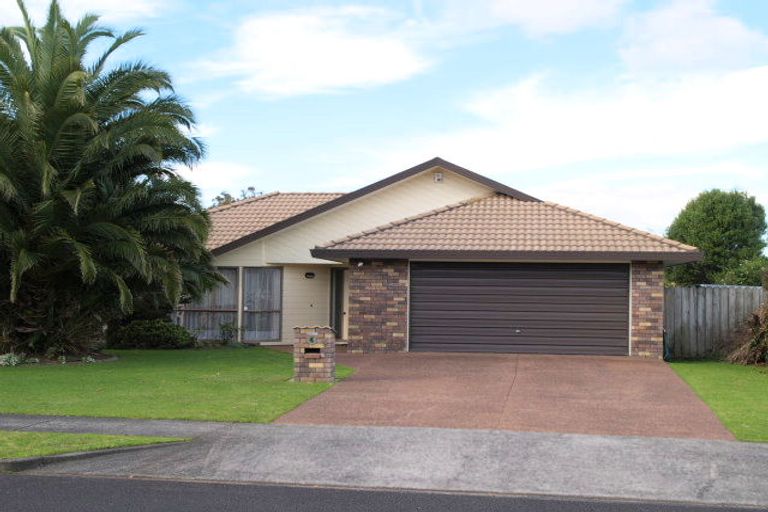 Photo of property in 11 Pajaro Place, Golflands, Auckland, 2013