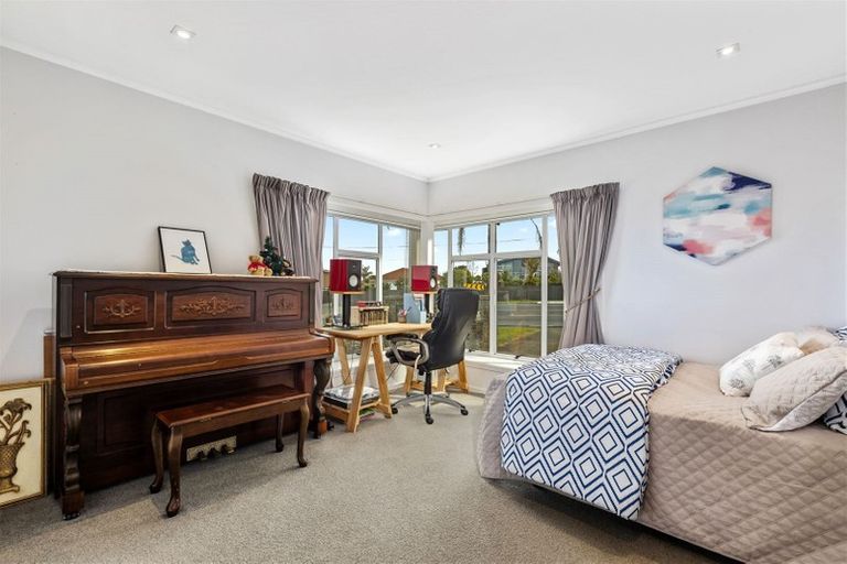 Photo of property in 89 East Coast Road, Castor Bay, Auckland, 0620