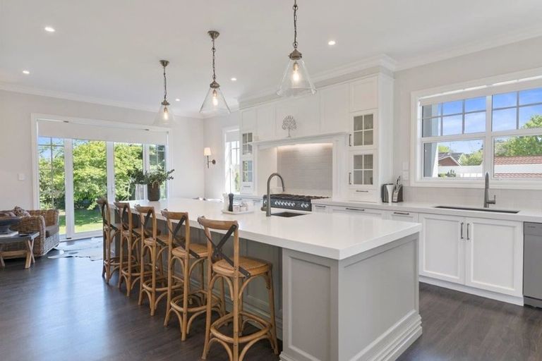 Photo of property in 15 Richmond Avenue, Waikanae, 5036