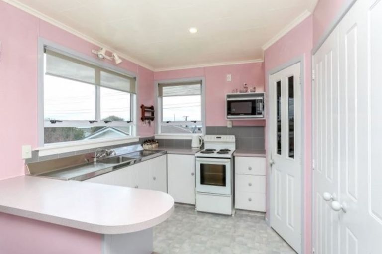 Photo of property in 37b Breakwater Road, Moturoa, New Plymouth, 4310