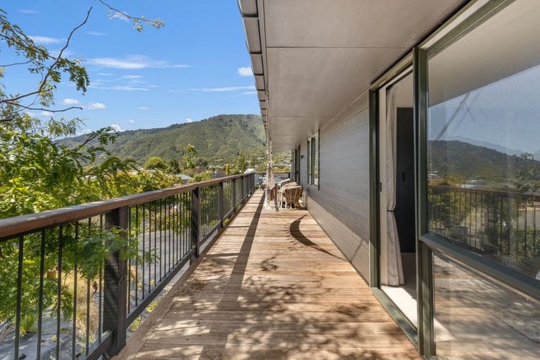 Photo of property in 15 Ranui Street, Waikawa, Picton, 7220