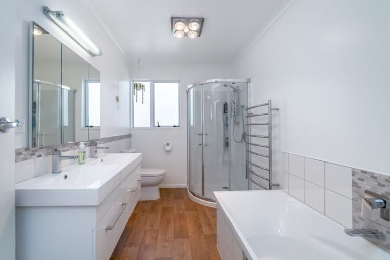 Photo of property in 28 Victoria Street, Pahiatua, 4910