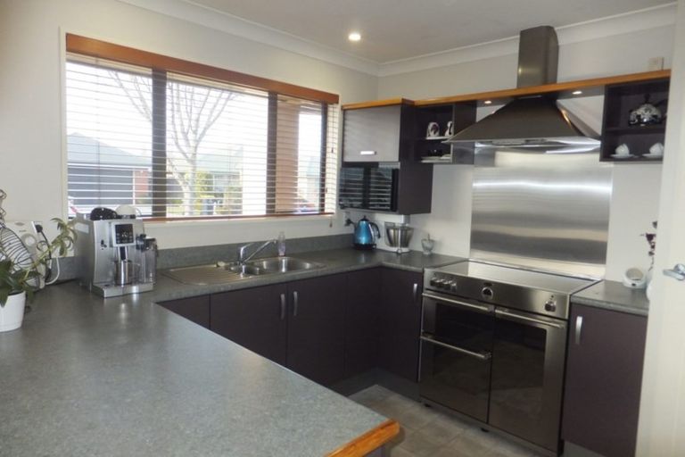 Photo of property in 2 Ross Place, Northwood, Christchurch, 8051