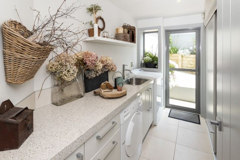 Photo of property in 74 Compass Way, Half Moon Bay, Auckland, 2012