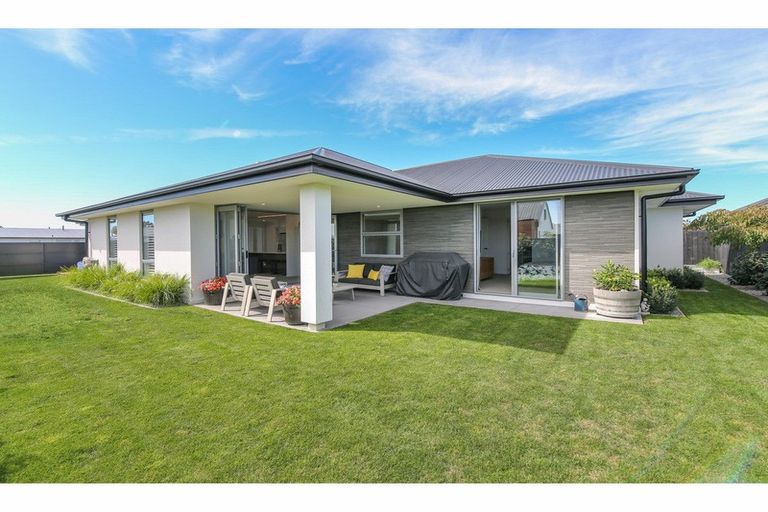 Photo of property in 15 Westpark Boulevard, Rangiora, 7400