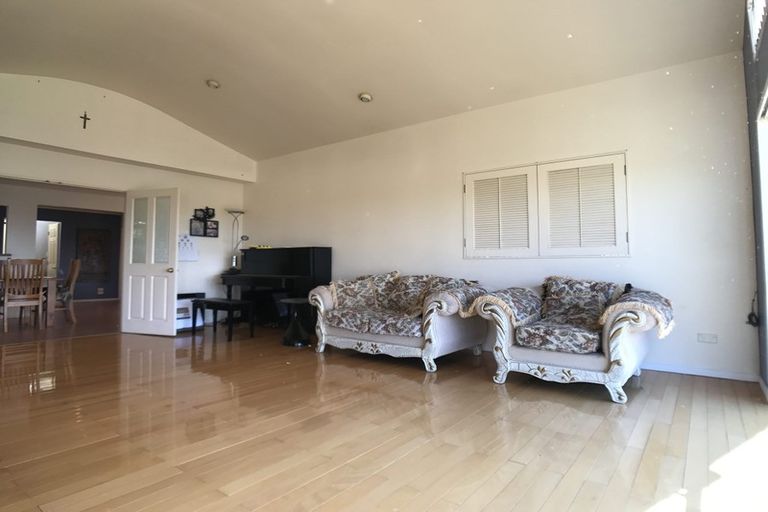 Photo of property in 21 Jacanas Place, Unsworth Heights, Auckland, 0632