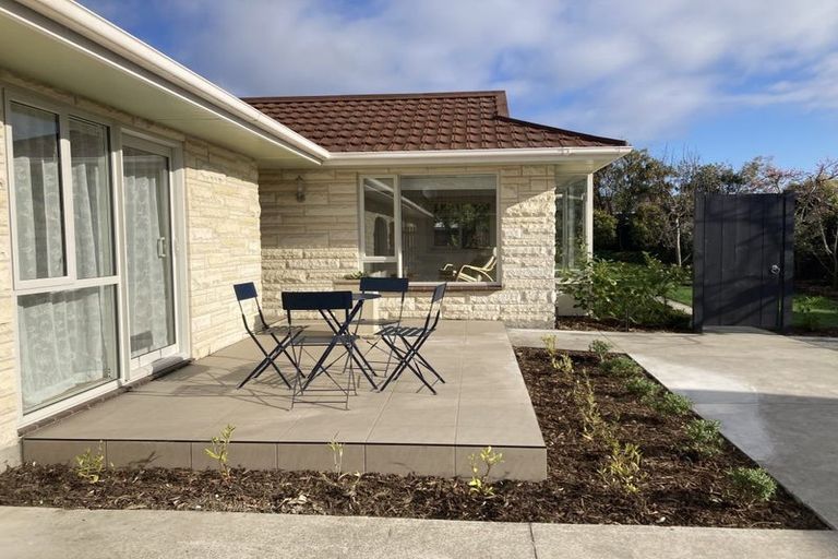 Photo of property in 2/10 Taupata Street, Redcliffs, Christchurch, 8081