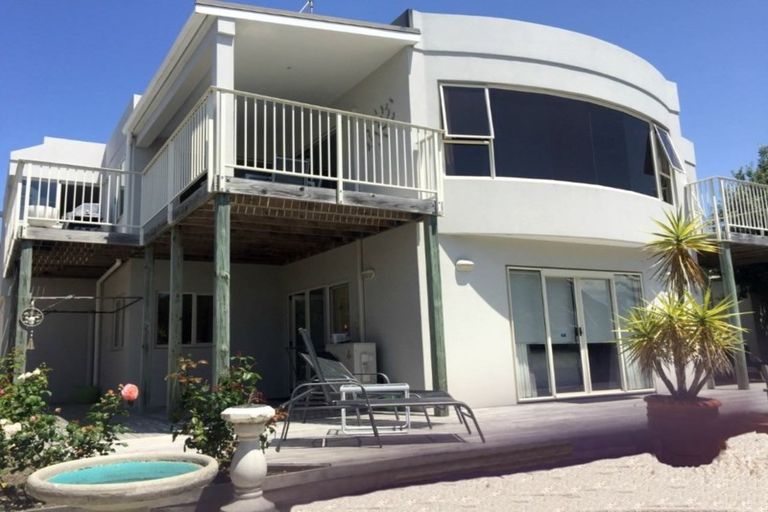 Photo of property in 16 Pacific Parade, Army Bay, Whangaparaoa, 0930