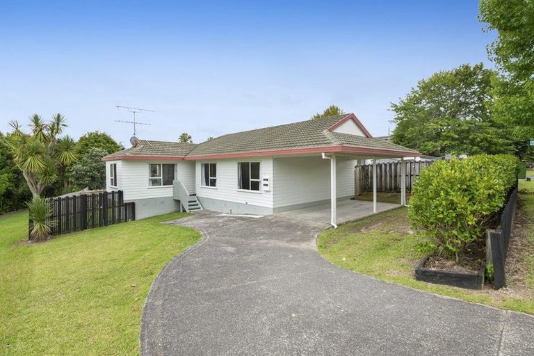 Photo of property in 2/2 Rook Place, Unsworth Heights, Auckland, 0632