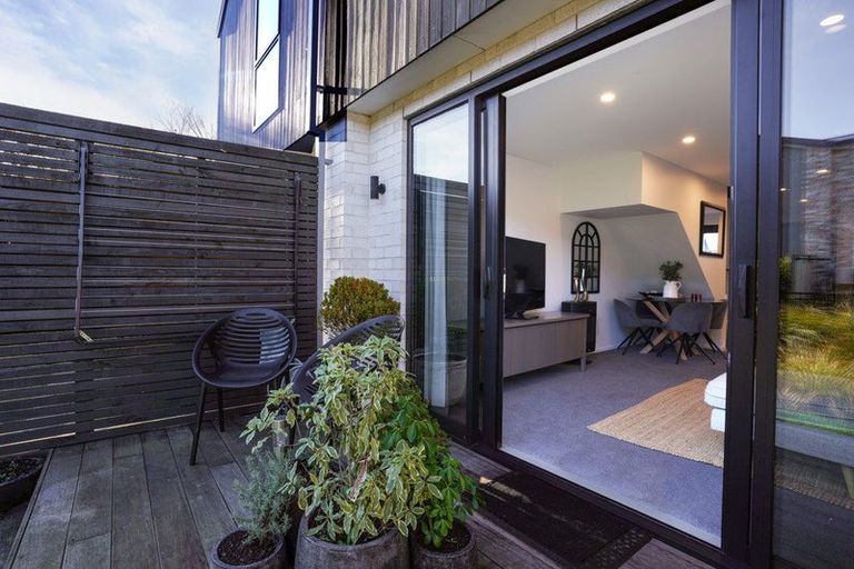 Photo of property in 2/37 Webb Street, St Albans, Christchurch, 8014