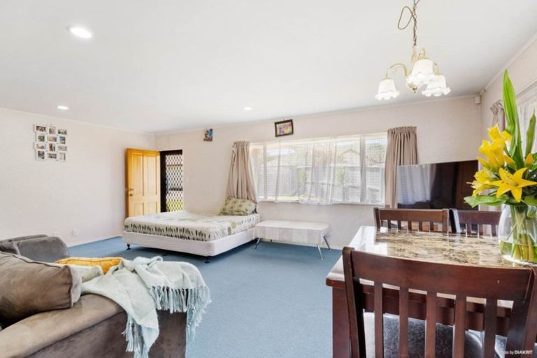 Photo of property in 111 Kindergarten Drive, Conifer Grove, Takanini, 2112