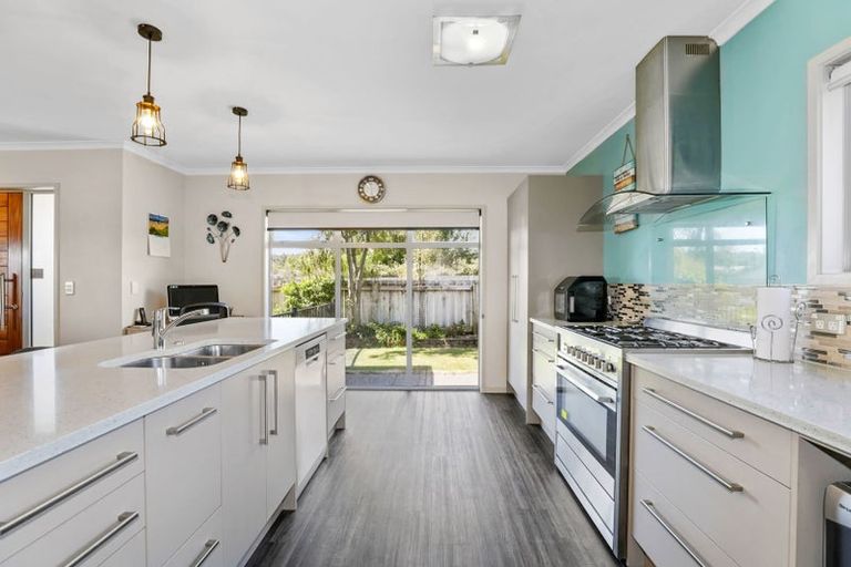 Photo of property in 17 Windsor Street, Richmond Heights, Taupo, 3330