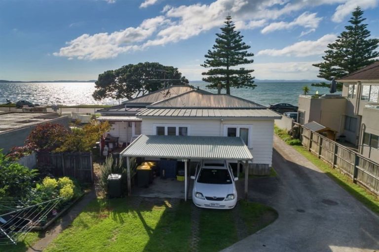 Photo of property in 20 The Esplanade, Eastern Beach, Auckland, 2012