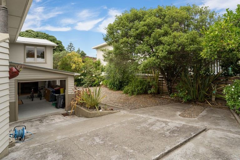 Photo of property in 4 Titoki Road, Waikanae Beach, Waikanae, 5036