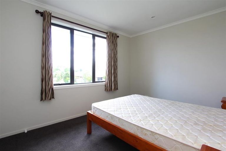 Photo of property in 2 Old Farm Road, Hamilton East, Hamilton, 3216