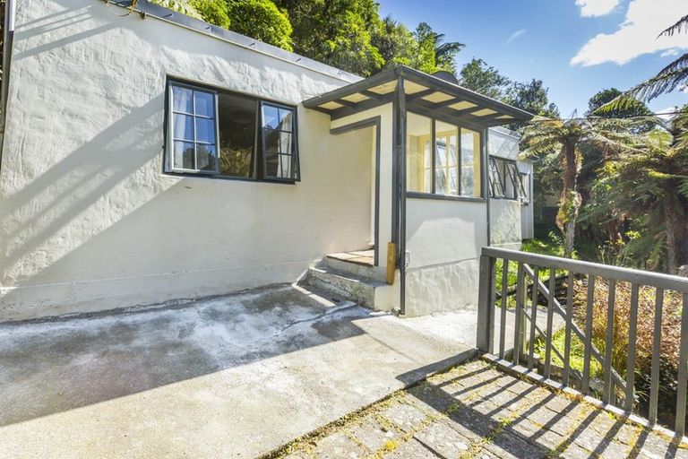 Photo of property in 126 Pinehaven Road, Pinehaven, Upper Hutt, 5019