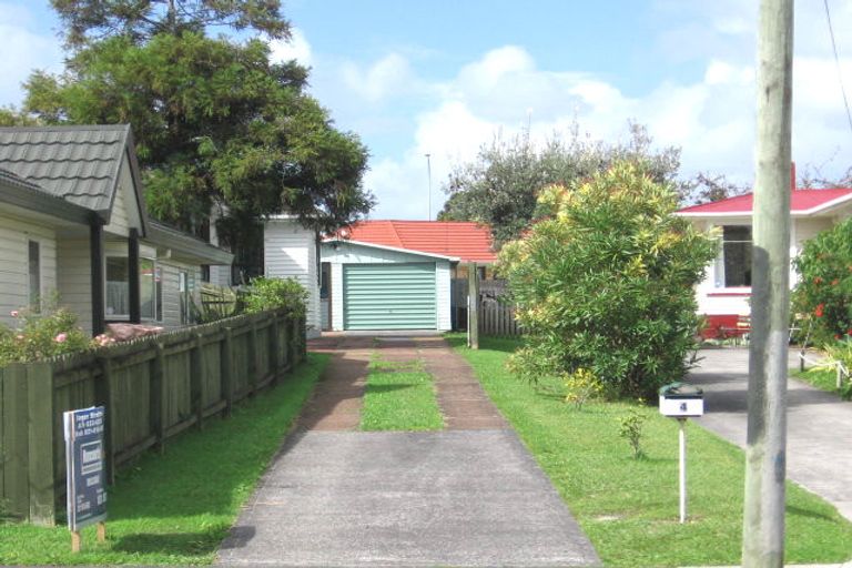Photo of property in 4 Stephen Avenue, Henderson, Auckland, 0610