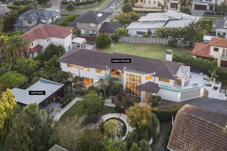 Photo of property in 86 Marine Parade, Mellons Bay, Auckland, 2014