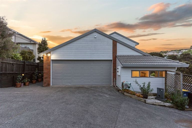 Photo of property in 20 Carnmore Place, Torbay, Auckland, 0630