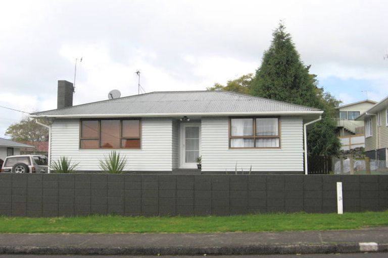 Photo of property in 10 Cambridge Street, Te Kamo, Whangarei, 0112