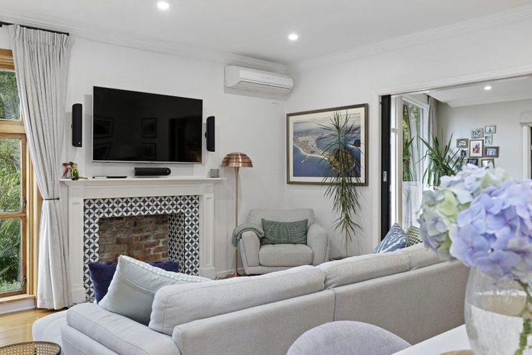 Photo of property in 124 Kamahi Street, Stokes Valley, Lower Hutt, 5019