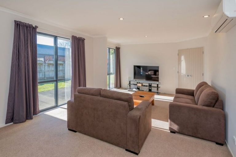 Photo of property in 4 Barry Curtis Place, Levin, 5510