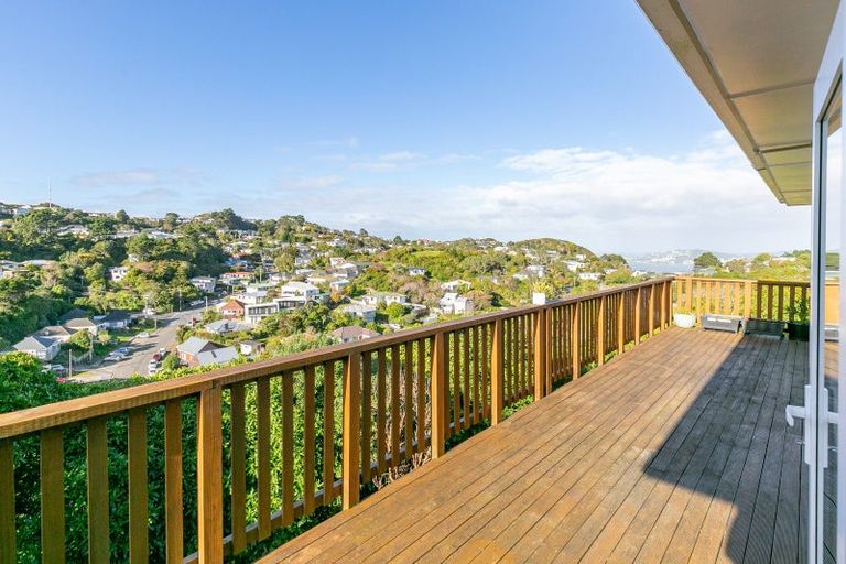 Photo of property in 137 Ruskin Road, Newlands, Wellington, 6037